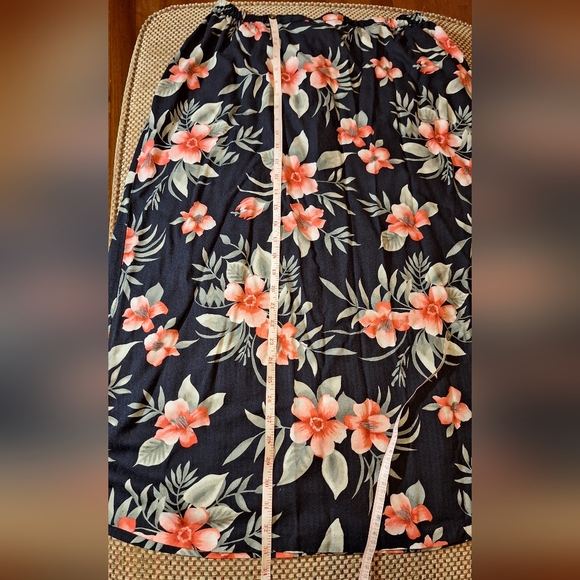 Dressbarn Floral Maxi Skirt in Black and Pink - Picture 7 of 8